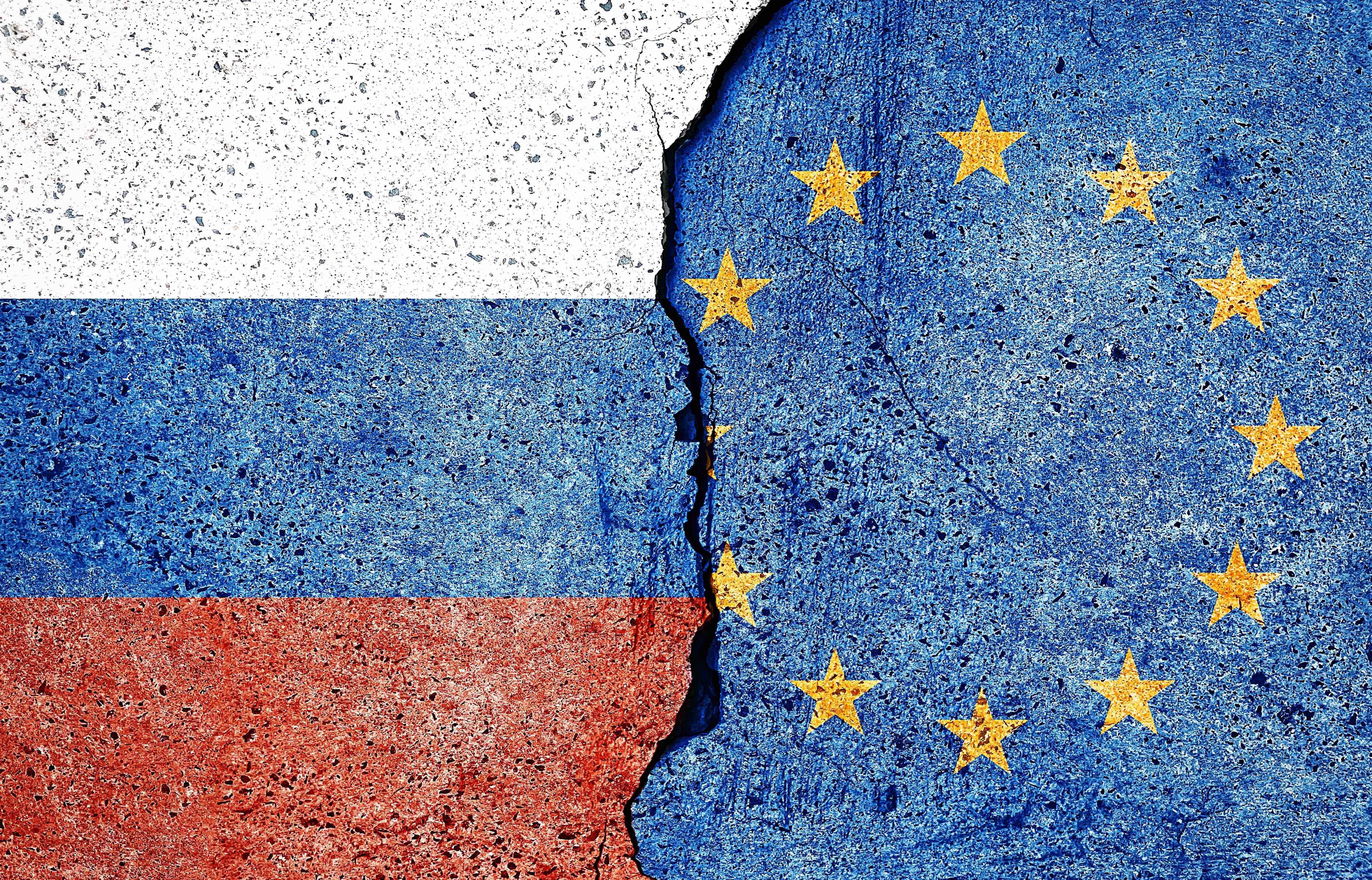 Drapeaux russe et européen