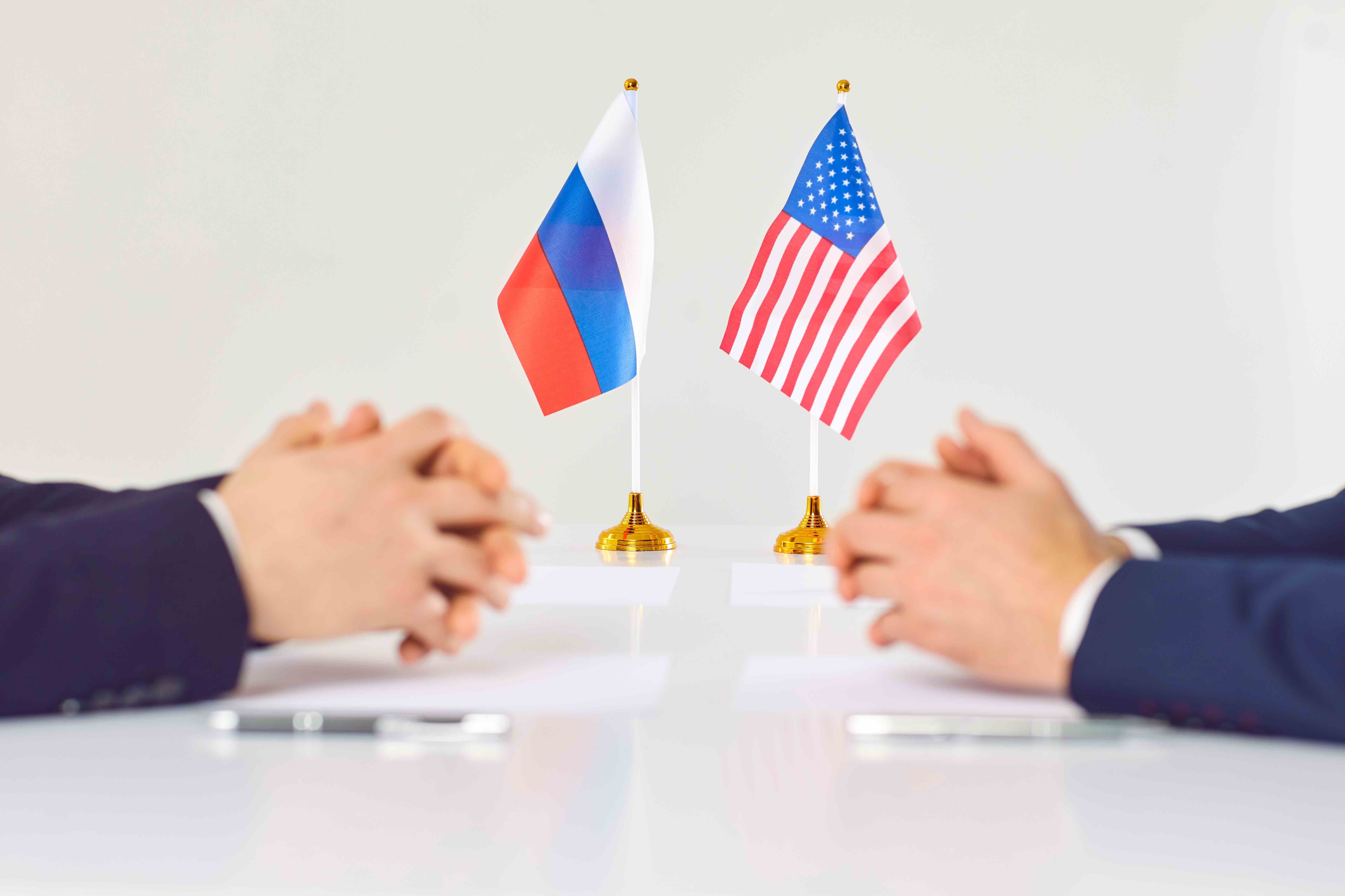 Négociations entre des politiciens américains et russes