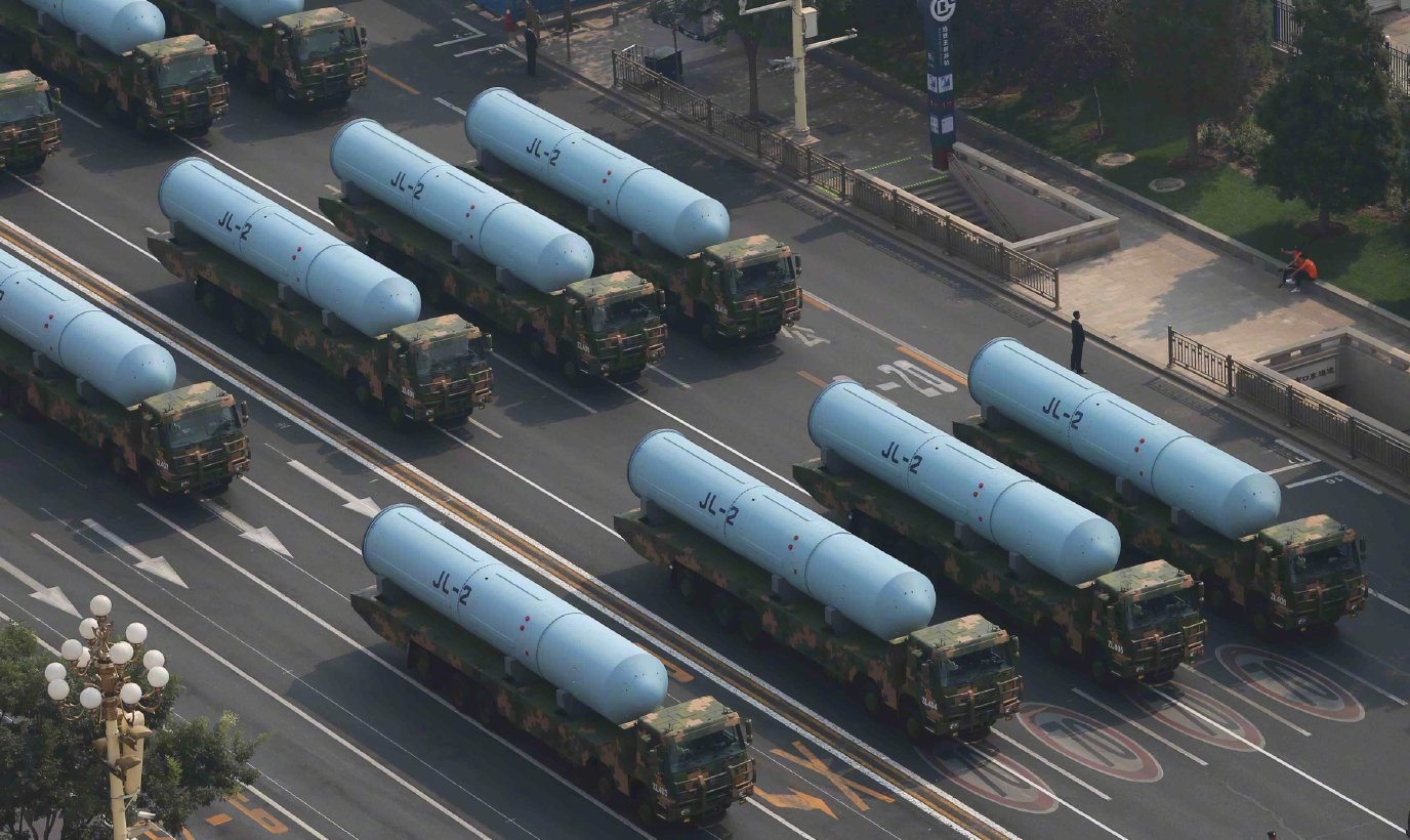Missiles balistiques chinois lancés par sous-marin JL-2 lors d'un défilé militaire à Pékin, octobre 2019