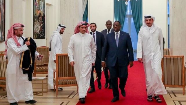 L`Émir du Qatar Sheikh Tamim bin Hamad Al Thani à Dakar, accueilli par le président Macky Sall, Dakar - 21 décembre 2017