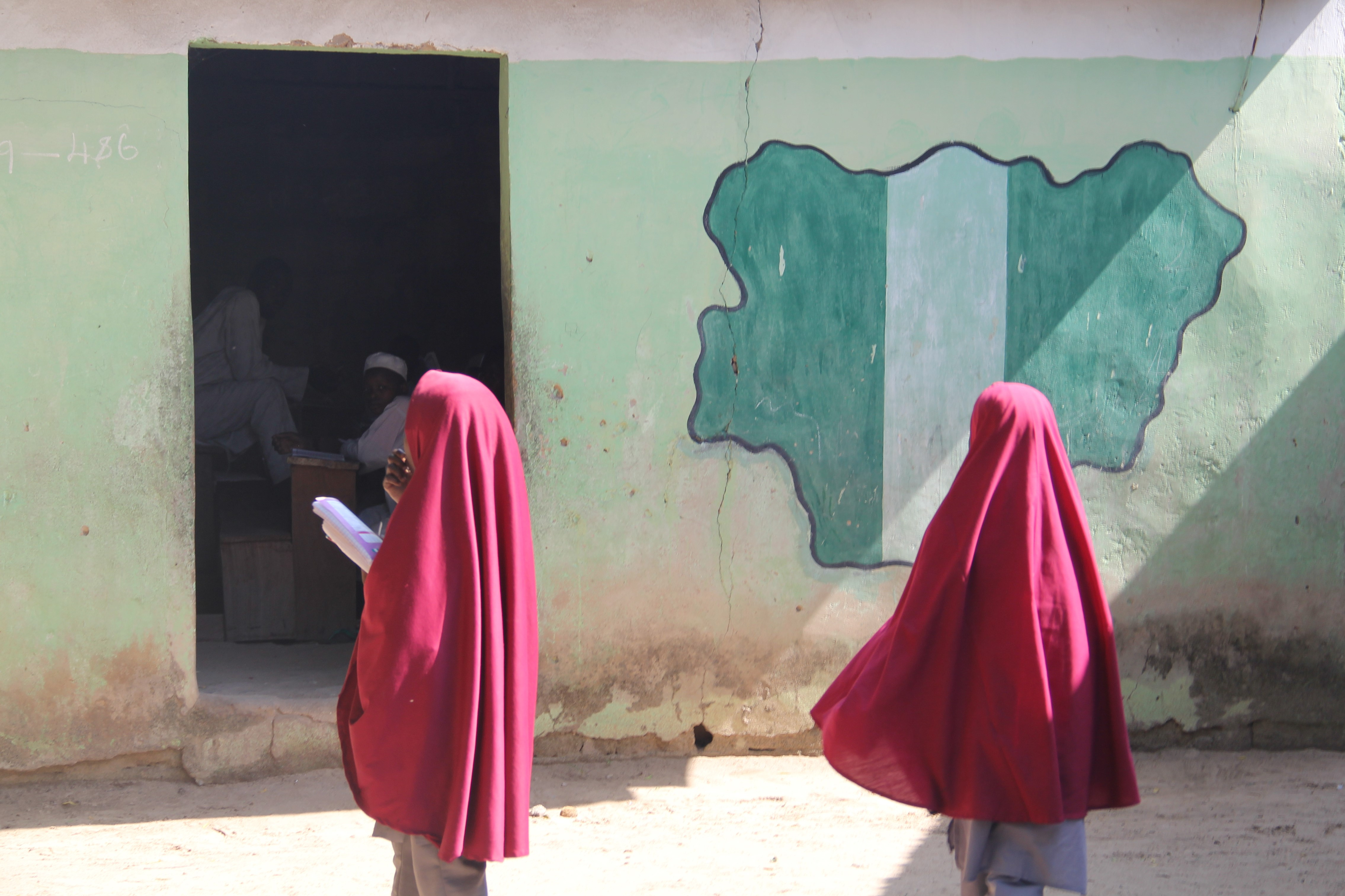 Deux élèves de la Success Private School, l'une des premières écoles attaquées par Boko Haram à Maiduguri, Nigeria, 9 septembre 2015