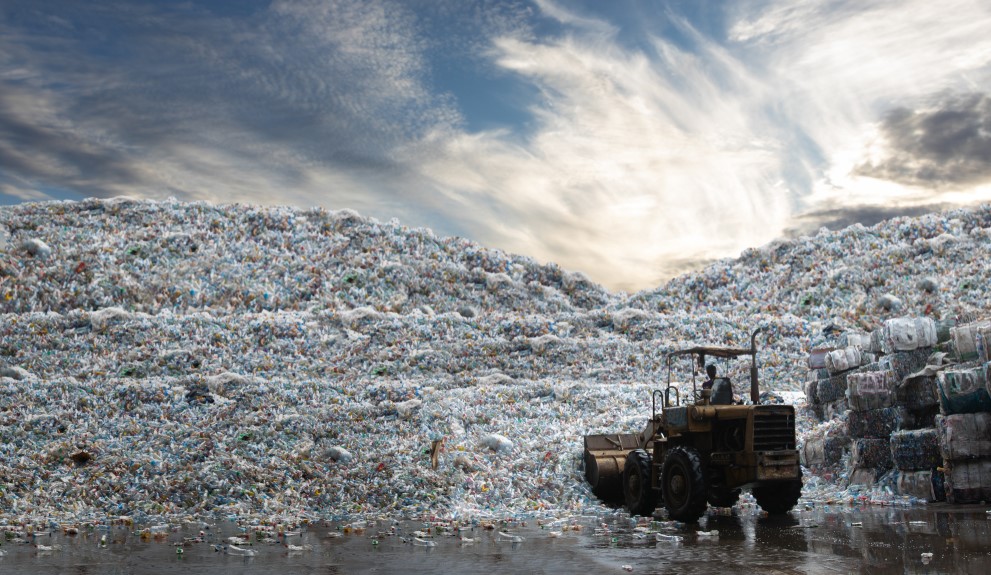 wheel loader working load bottle plastic recycle from the mountain of plastic bottle