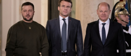 Le président français Emmanuel Macron accueille le président ukrainien Volodymyr Zelensky avec le chancelier Olaf Scholz, Palais de l'Elysée - 8 février 2023